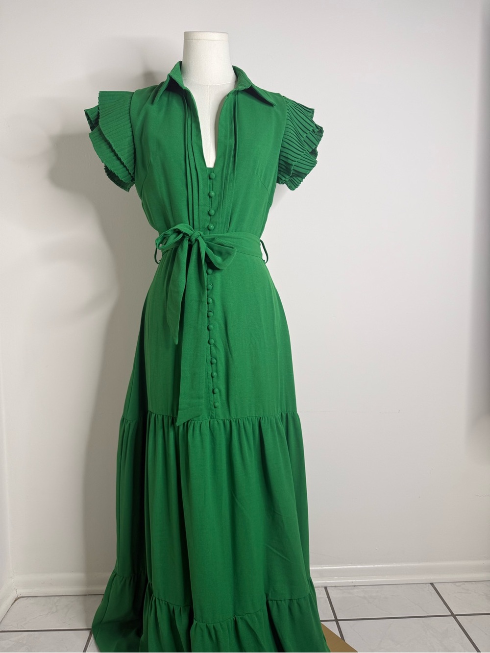 Green Button-Front Maxi Dress with Tie Waist and Pleated Sleeves